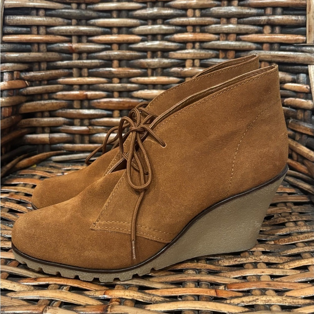 Kelsi Dagger Fanetta Women's Size 8 Brown Suede Wedge Ankle
Lace Up - Picture 13 of 14